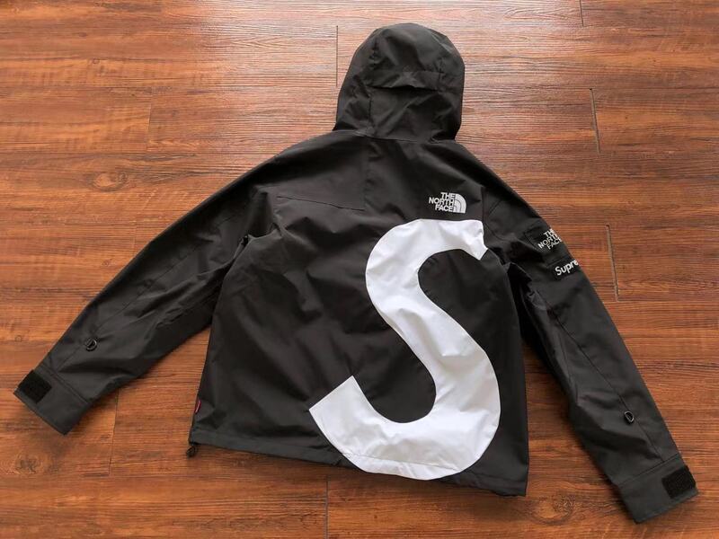 Jaqueta Supreme x The North Face S Logo