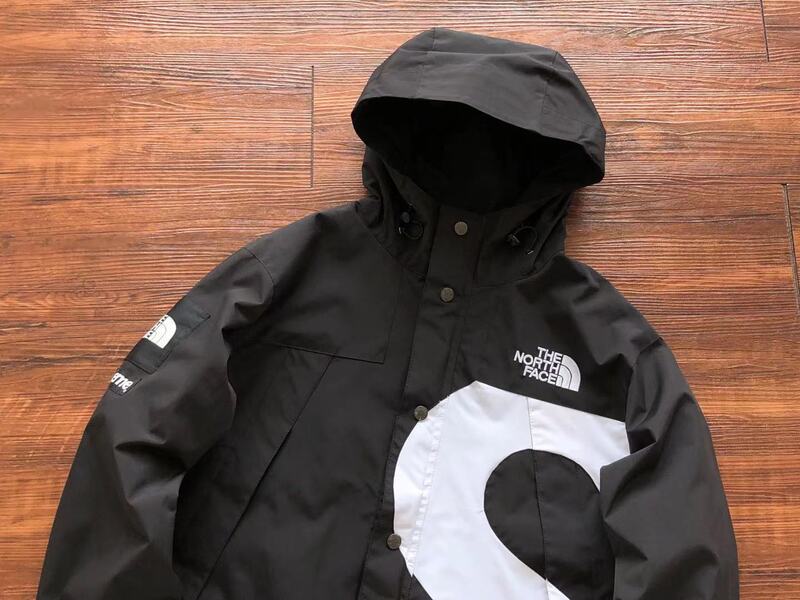 Jaqueta Supreme x The North Face S Logo